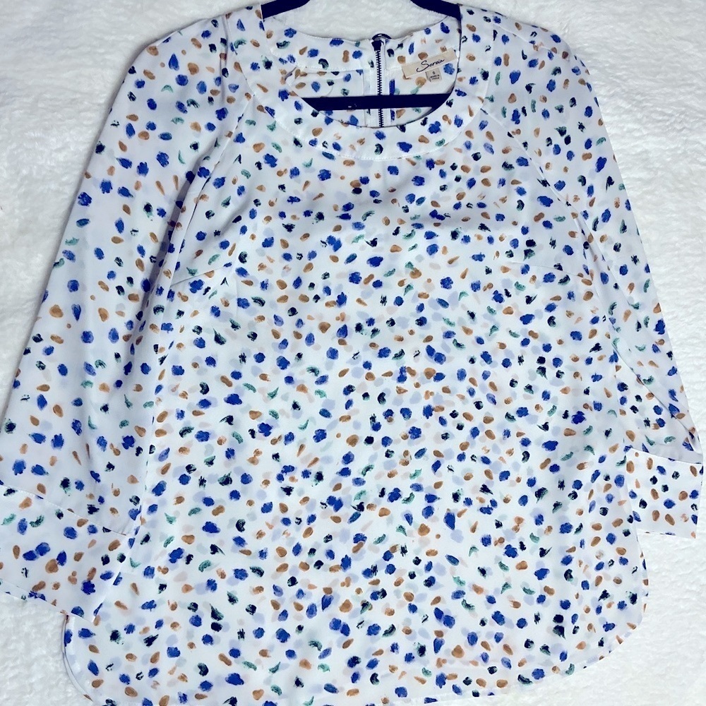 Serrín White and Blue Fitted Blouse with 3/4 Sleeves and Bib Collar - Picture 2 of 15